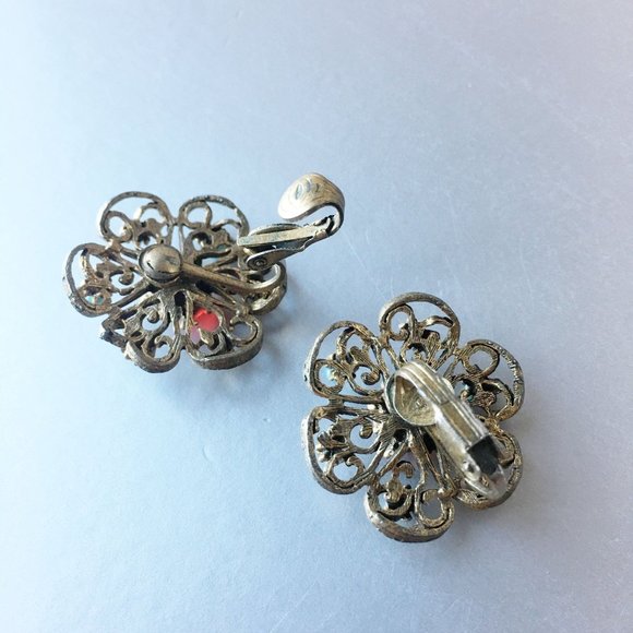 Blue Red Floral Filigree Clip on Earrings Vintage Jewelry - Picture 7 of 8